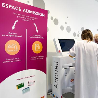 Les bornes d'admission interactives : une nouvelle étape vers la préadmission en ligne