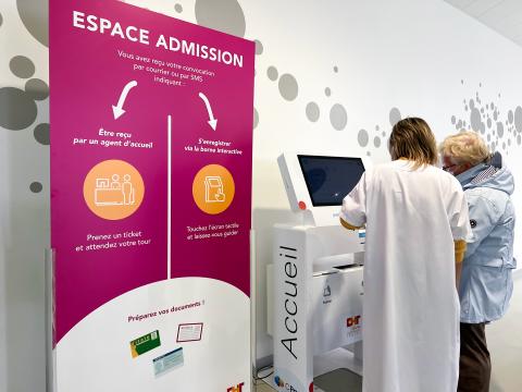 Les bornes d'admission interactives : une nouvelle étape vers la préadmission en ligne