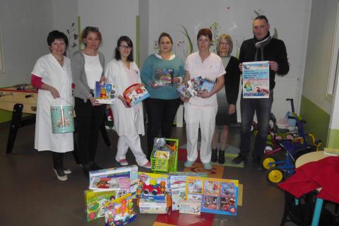 Don de jouets par la ligue contre le cancer